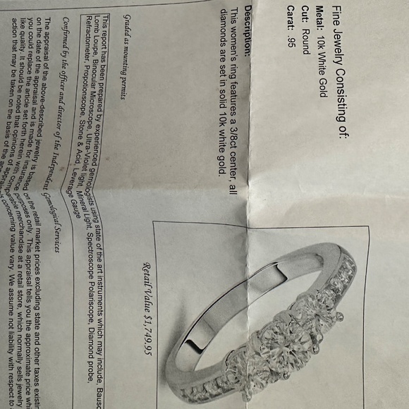 10kt white gold 1ct diamond 3 stone engagement ring - Picture 5 of 7